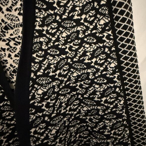 Belldini Black and Cream Patterned Long Open Knit Vest Cardigan Size Medium - Picture 2 of 9